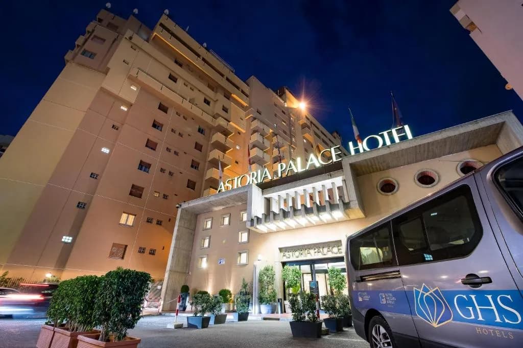 Astoria Palace Hotel, second view.
